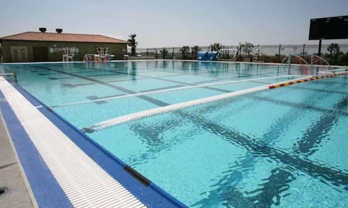 Commercial pool
